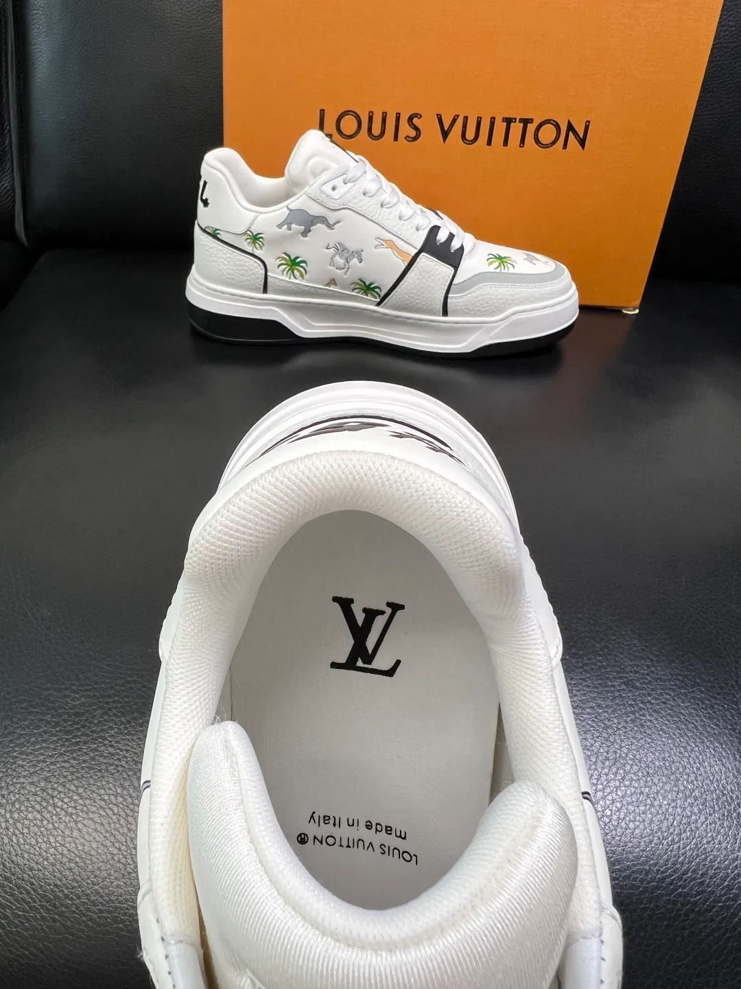 Men's shoes 💰 940 Lv high quality top crafts Louis Vuitton, sports sneakers counter synchronization, uppers imported from Italy, high-quality splicing colorful complex crafts, imported mesh pads soft and comfortable, soles: original soles specially provided by the original factory, T men's shoes 💰U exclusive movable molded soles super comfortable, original factory single goods, code number 39-44 (customized 38 45)